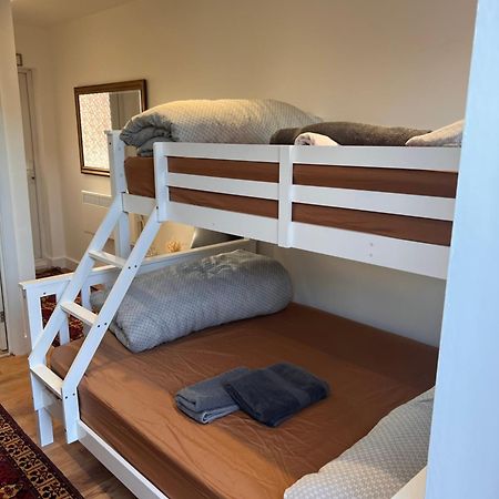 1 Bedroom & Bathroom Dorney Kültér fotó