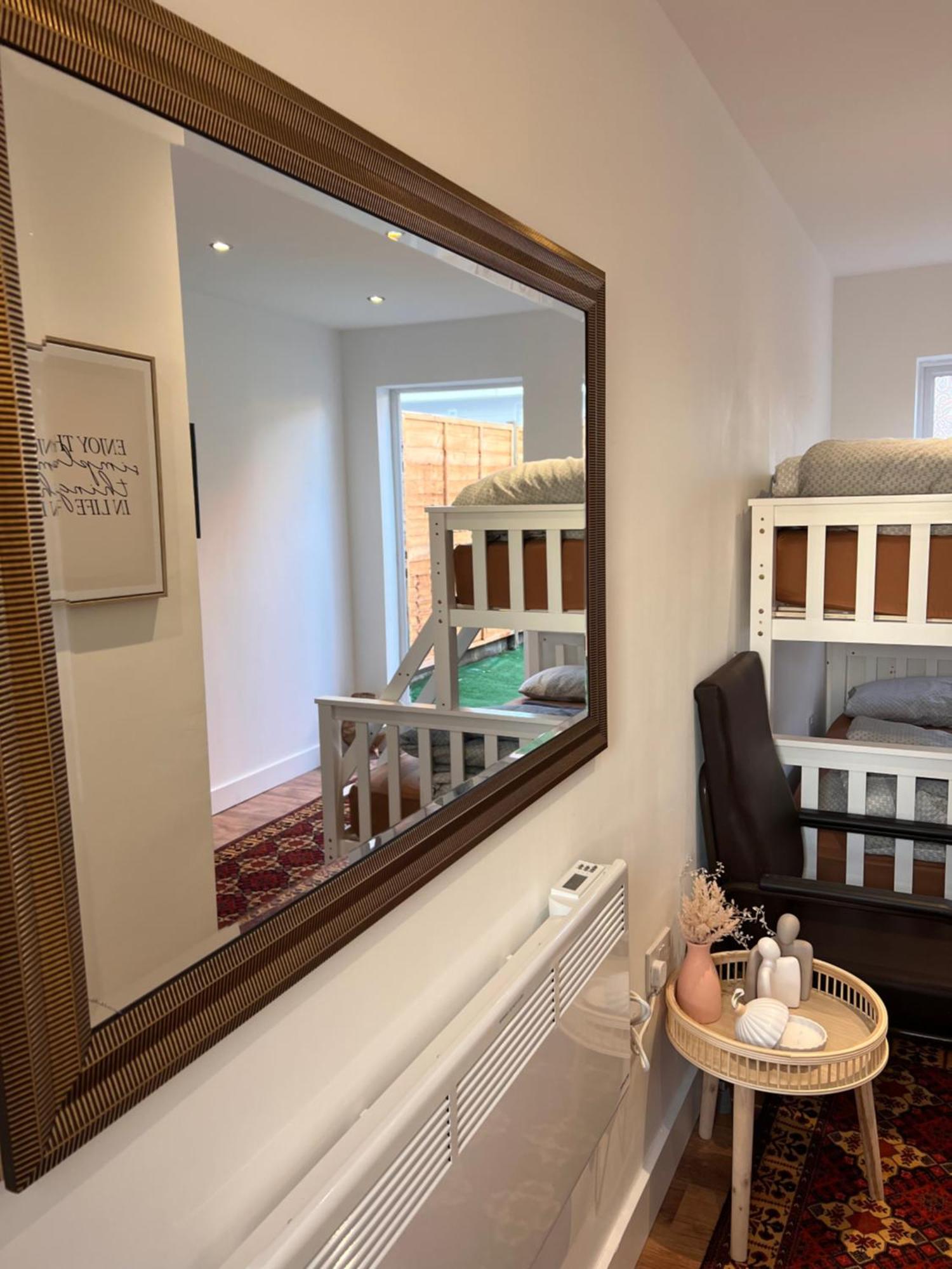 1 Bedroom & Bathroom Dorney Kültér fotó