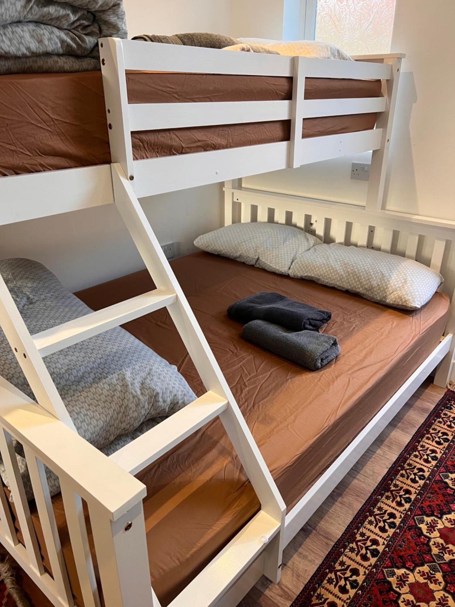 1 Bedroom & Bathroom Dorney Kültér fotó