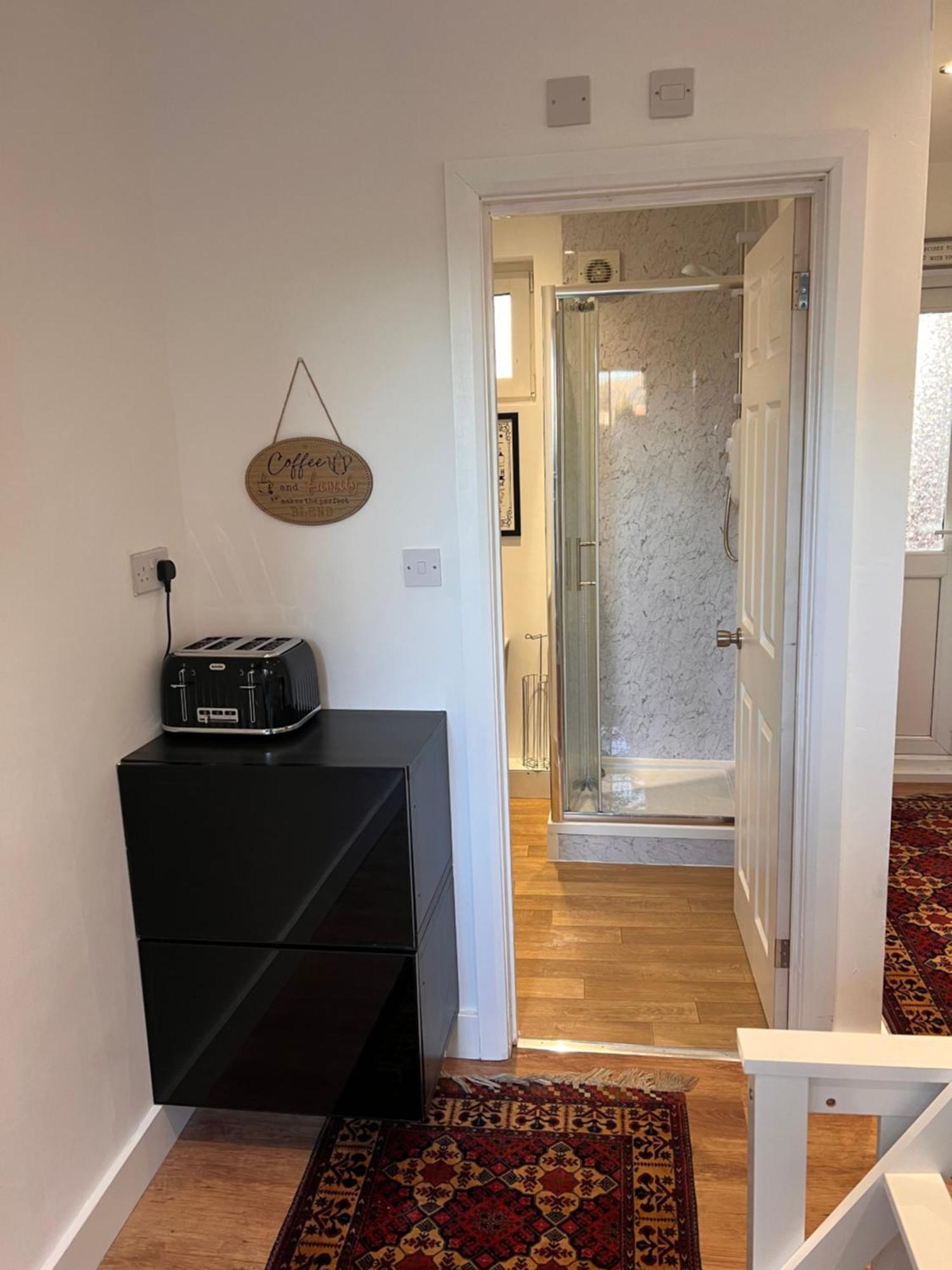 1 Bedroom & Bathroom Dorney Kültér fotó